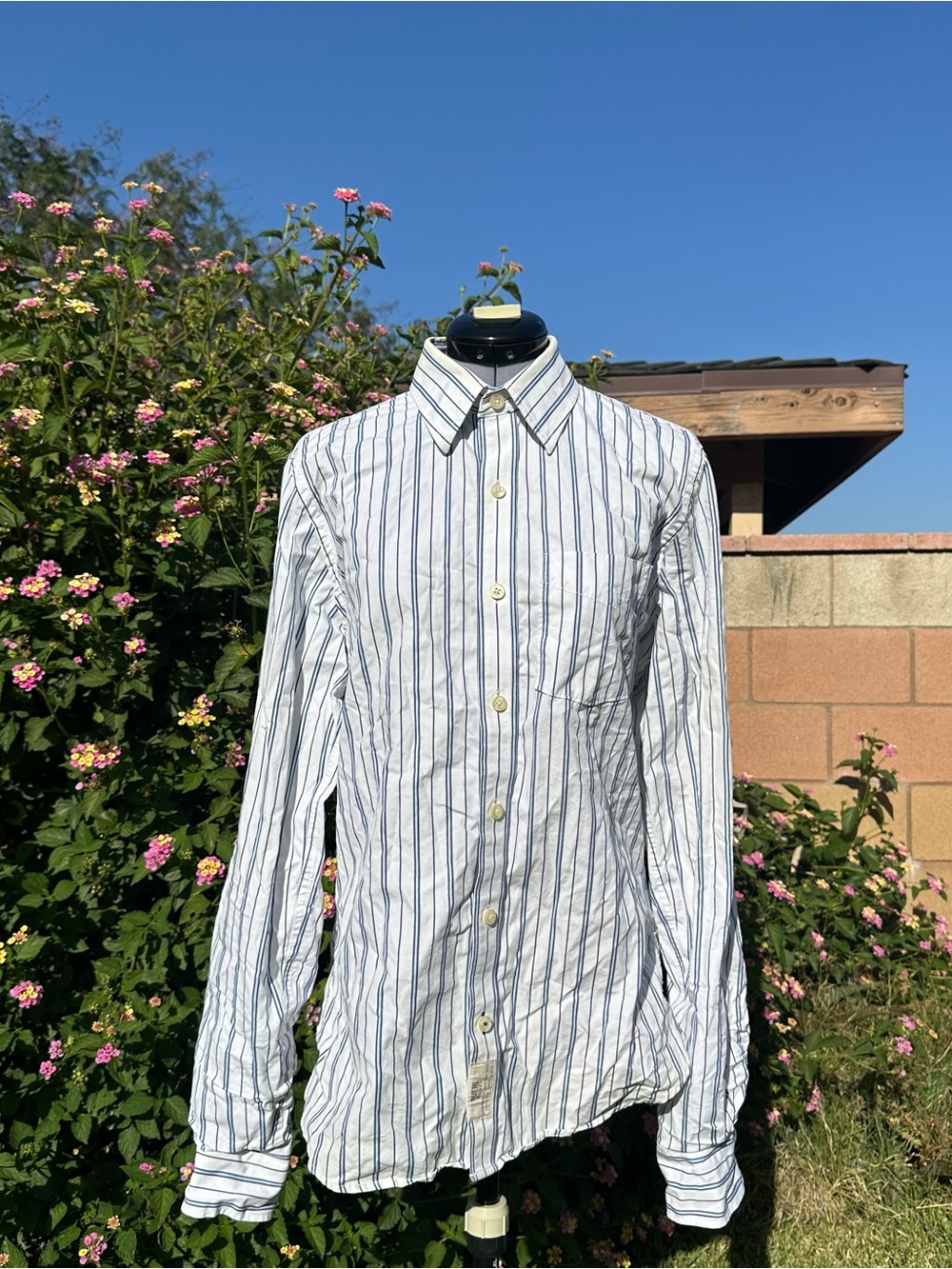 Ruehl No.925 White Shirt with Navy Vertical Stripes Size Medium